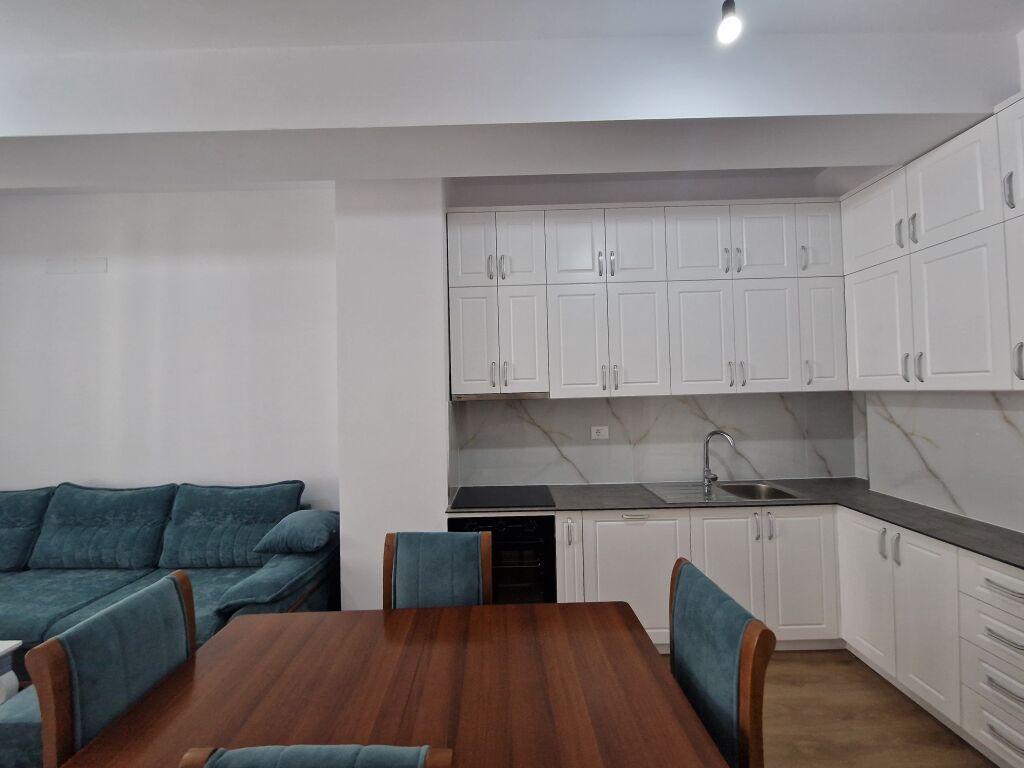 JEPET PER QIRA APARTAMENT 2+1 ME POST PARKIMI, TE KOMPLEKSI MANGALEM