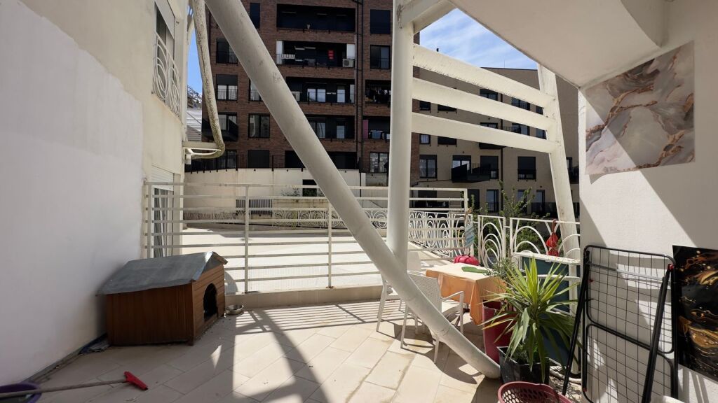 Shitet, Apartament 1+1, Kodra e Diellit, Tirane .Empire70538