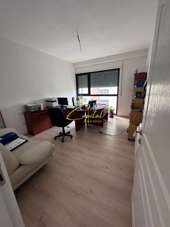 LOCALE COMMERCIALE IN AFFITTO 90 M2 EX STAZIONE DEL TRENO 77.000 LEKE
