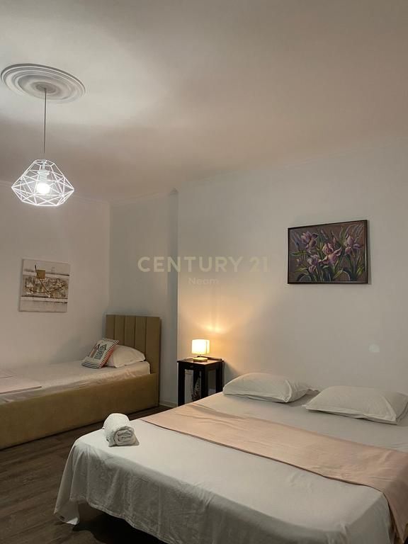 Shitet apartament 4+1 pranë Delijorgji Complex, buzë Bulevardi Bajram Curri. 350,000 €