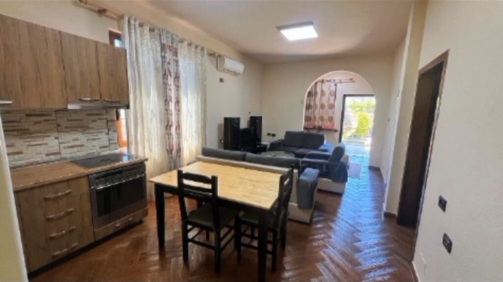 SHTEPI PRIVATE 1 KATSHE 2+1 ME QERA - RR. KOL ASHTA, TIRANE