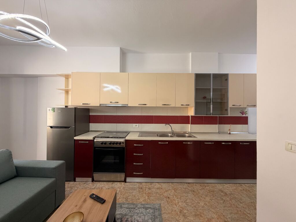 Shitet Apartament 1+1 në Plazh tek Rrota e Kuqe, Durrës