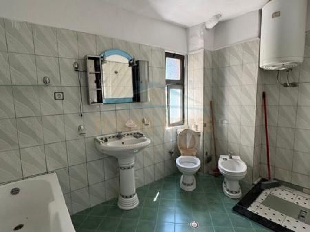 Shitet, Apartament 1+1, Ali Demi, Tirane
