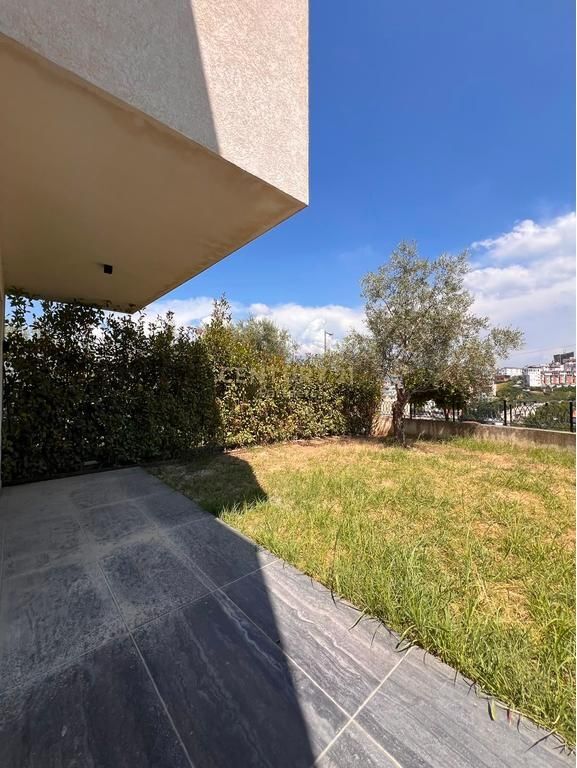 ‼️VILLA SU DUE PIANI IN VENDITA NEL RESIDENCE ALEKSANDROS – CON VISTA PANORAMICA SU TIRANA‼️