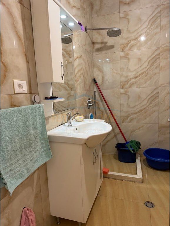 Shitet, Apartament 1+1, Kopshti Zoologjik, Tiranë.