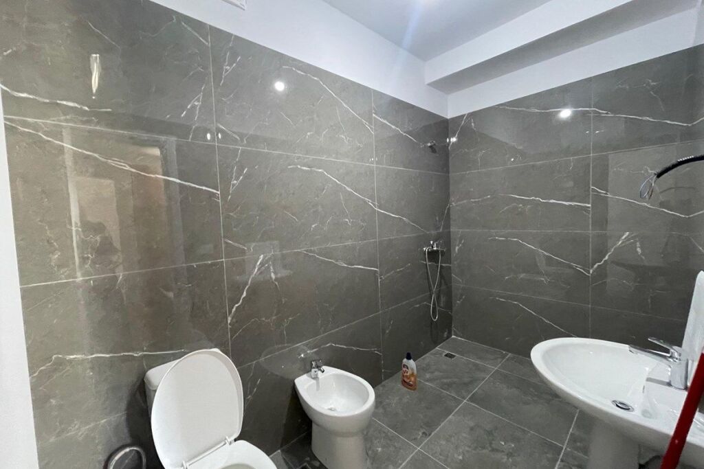 SHK. E BASHKUAR, APARTAMENT 2+1 - PER QIRA