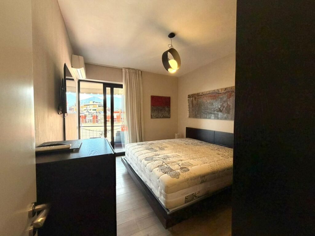 🏢 In Affitto: Attico (Penthouse) 📍Rr. Kosovareve - Zona Lago (Uni Barleti) 2+1+2 Balconi &amp; Terrazza utilizzabile | 1.500€/mese
