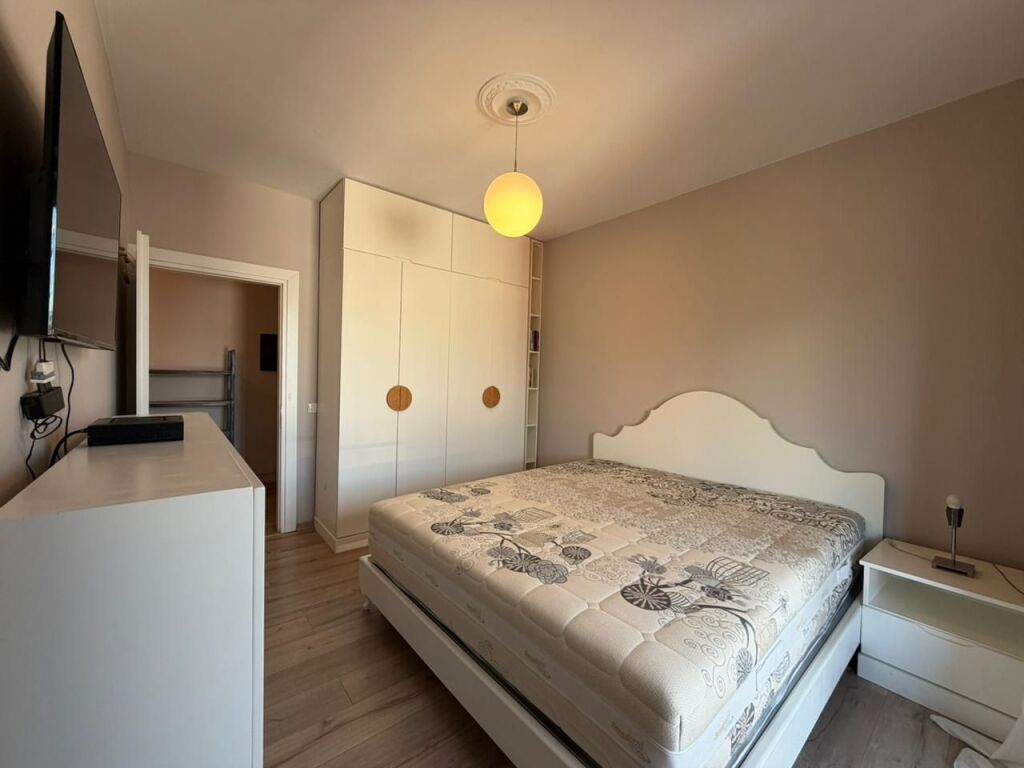 🏢 In Affitto: Attico (Penthouse) 📍Rr. Kosovareve - Zona Lago (Uni Barleti) 2+1+2 Balconi &amp; Terrazza utilizzabile | 1.500€/mese
