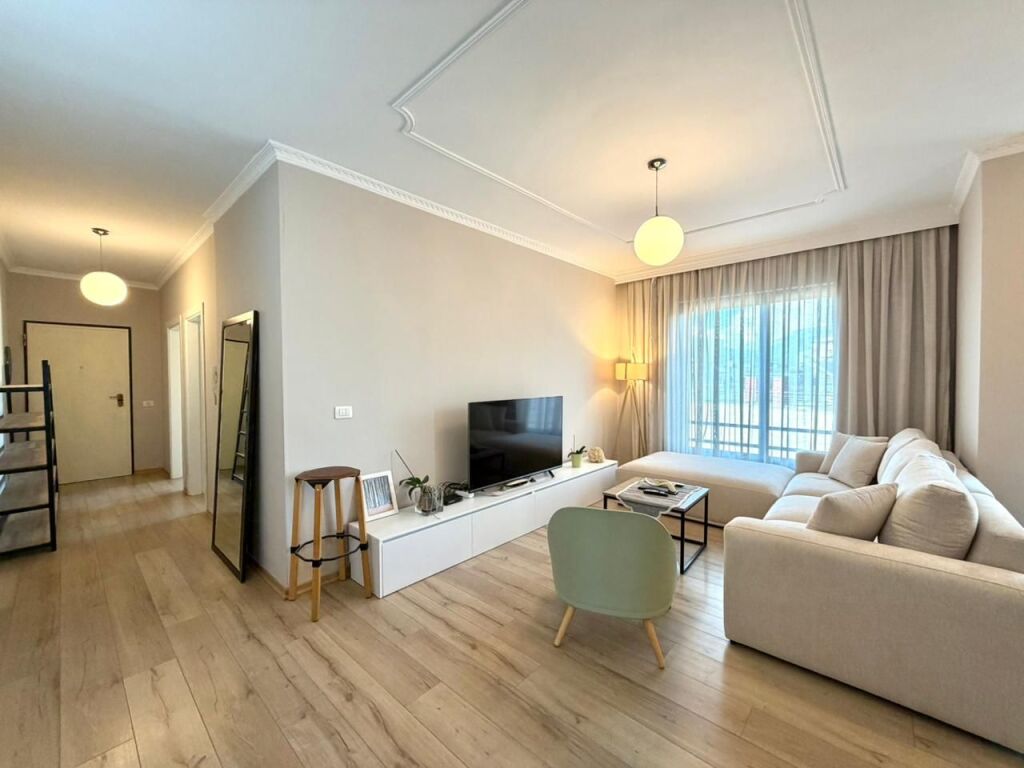 🏢 In Affitto: Attico (Penthouse) 📍Rr. Kosovareve - Zona Lago (Uni Barleti) 2+1+2 Balconi &amp; Terrazza utilizzabile | 1.500€/mese