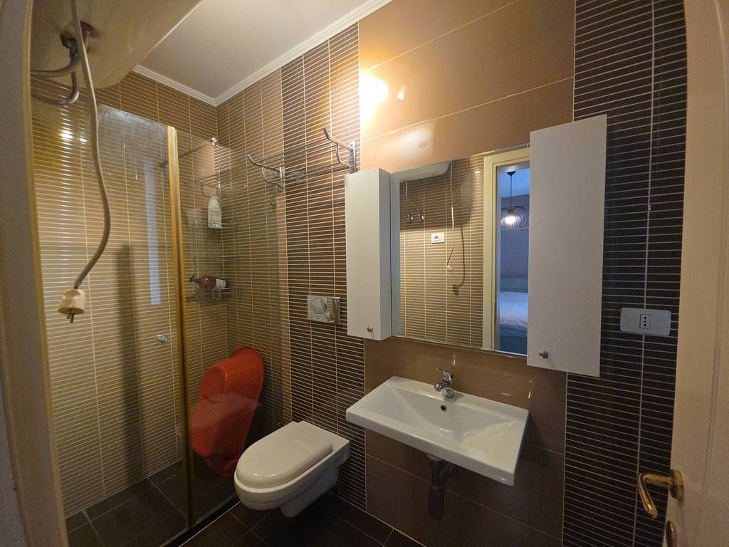 Lago di Tirana - Appartamento in affitto 3+1+2 + Posto auto vicino a Nobis!