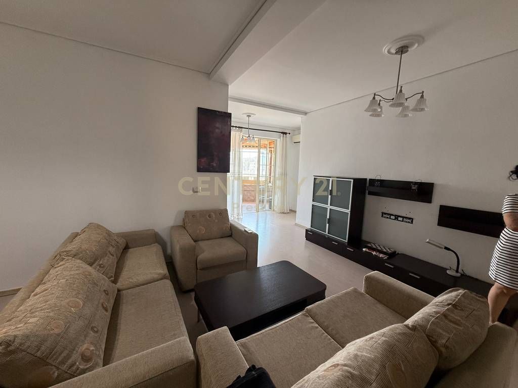 🏡 2+1+2 for sale near the Electric Market!