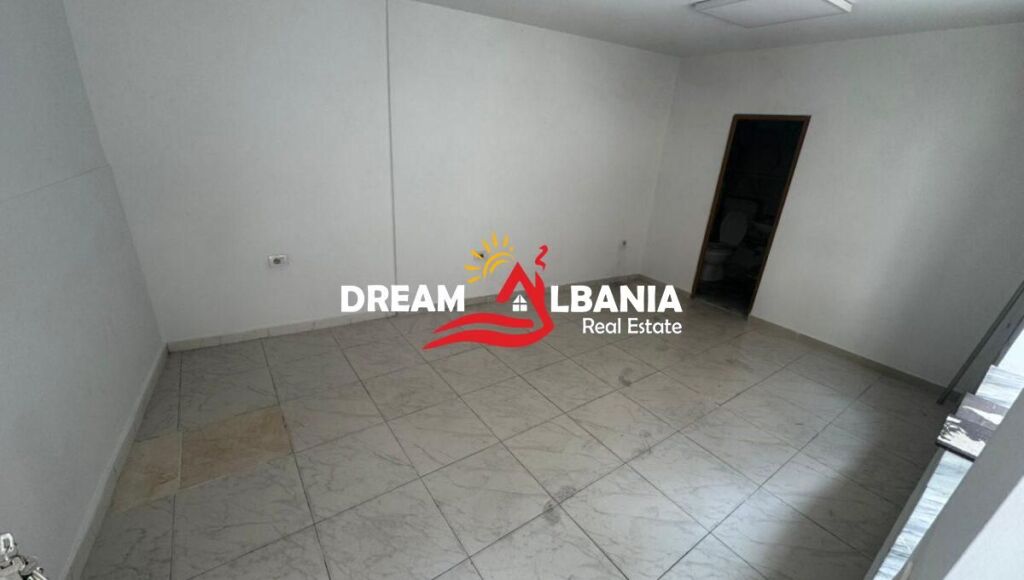Jepet Zyre me qera Tek Rruga Fortuzi, Tirane (ID 42611559) f