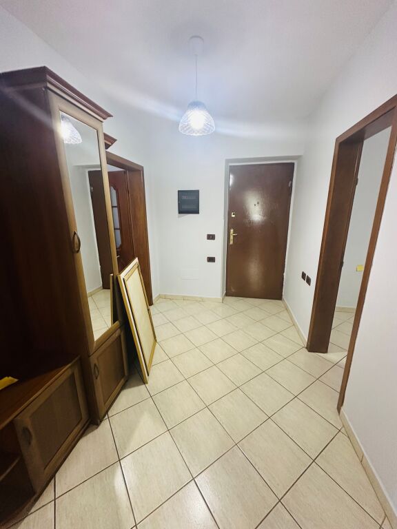 Affittasi Appartamento 3+1+1 con Balcone