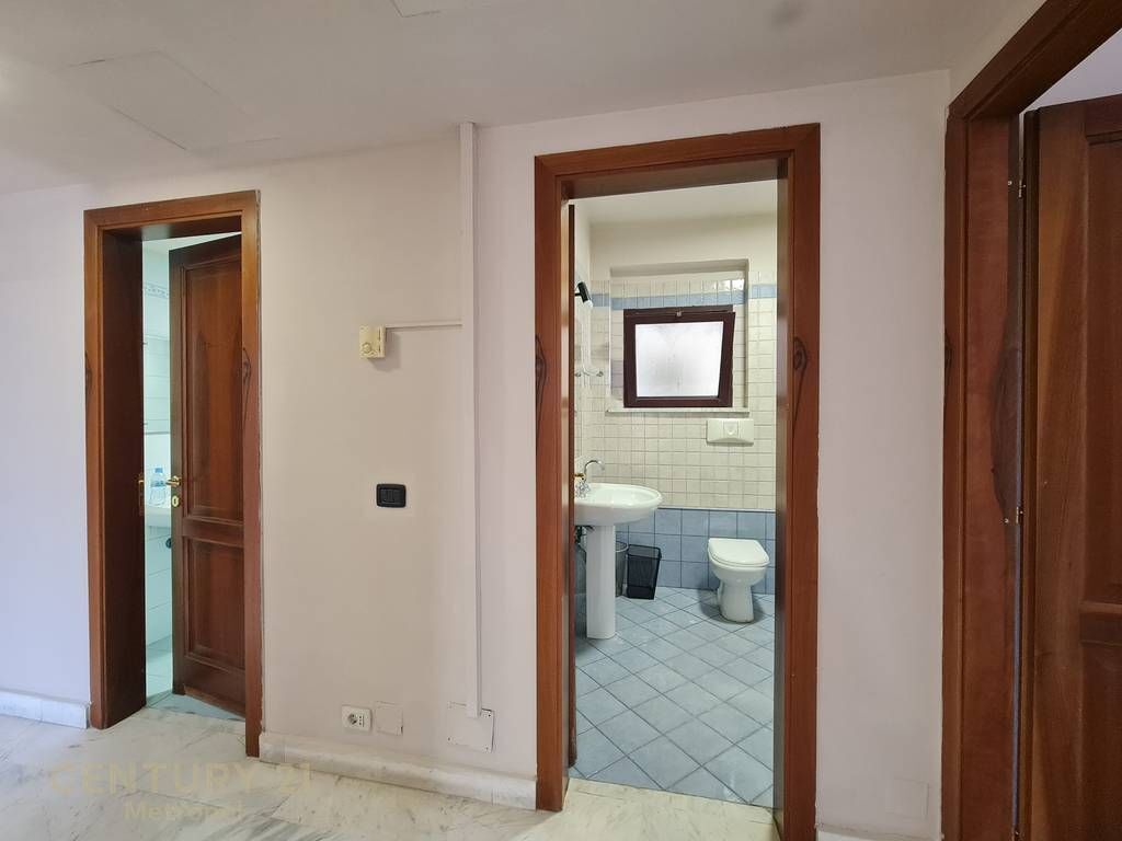 UFFICI IN AFFITTO 130 m NEL CENTRO DI TIRANA!