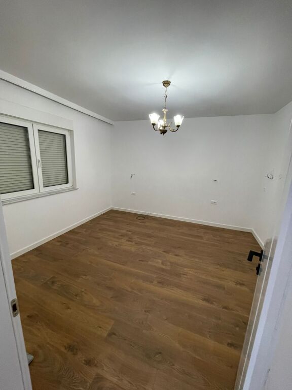 🏢 JEPET ME QERA APARTAMENT 1+1 – PRANË AIR ALBANIA
