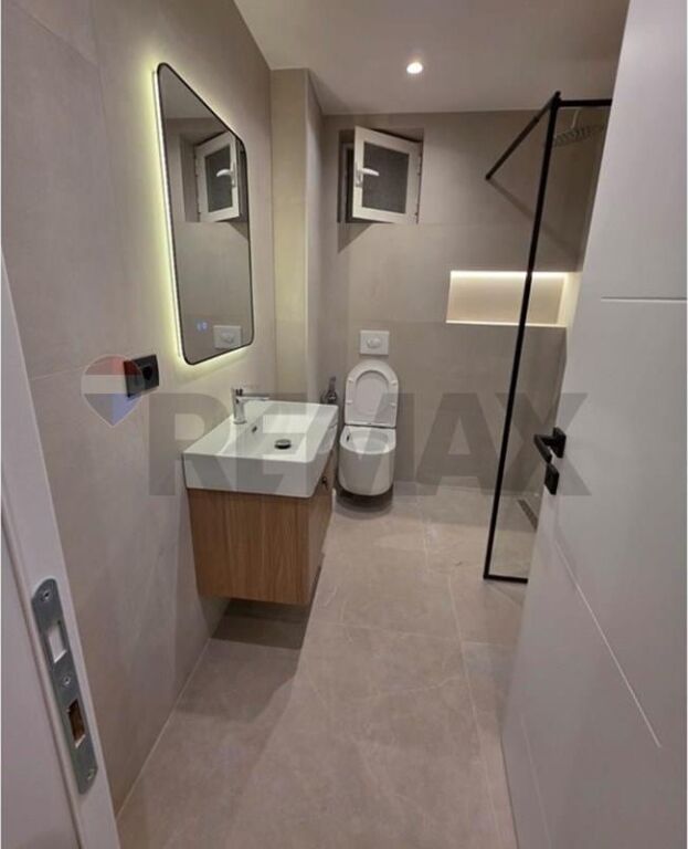 Shitet Apartament 2+1,Liqeni i thate