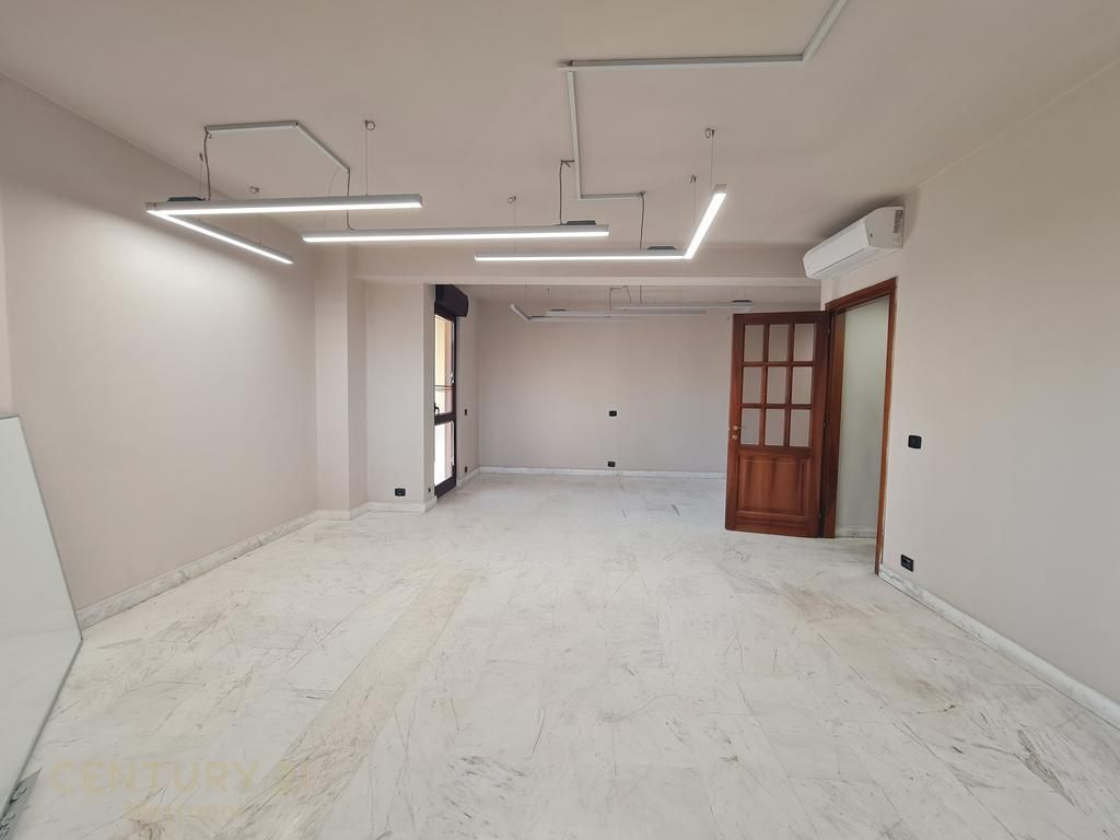 UFFICI IN AFFITTO 130 m NEL CENTRO DI TIRANA!