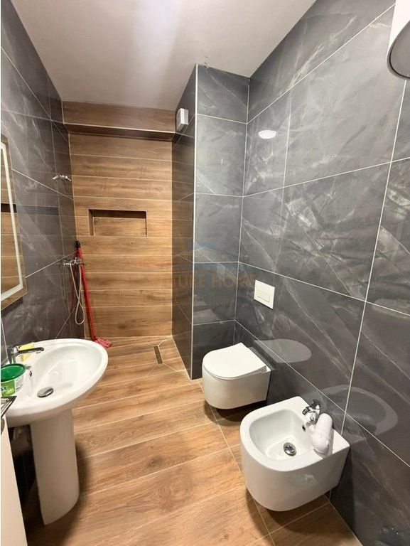 Shitet, Apartament 2+1, Kompleksi Jolla, Unaza e Re.