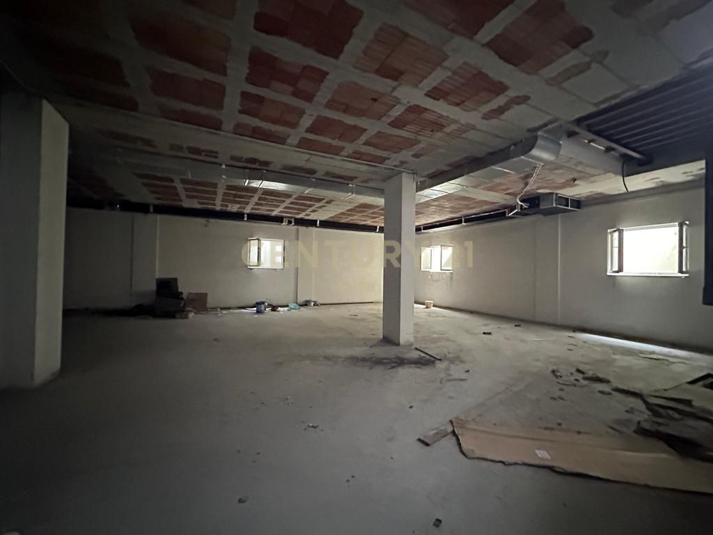 Locale commerciale in affitto su 3 piani a Kamëz – ideale per diverse attività !! ALFA143105