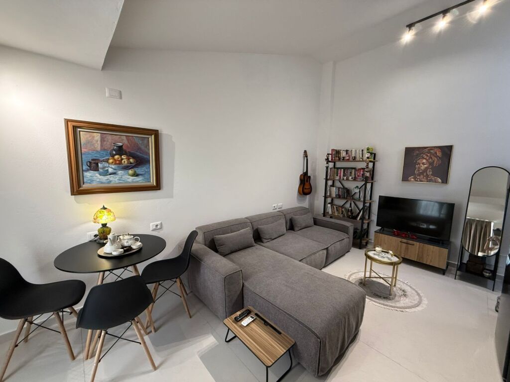 Shitet apartament 1+1 ne Fresk tek 2 Luanet