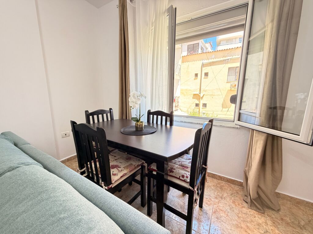 Shitet Apartament 1+1 në Plazh tek Rrota e Kuqe, Durrës