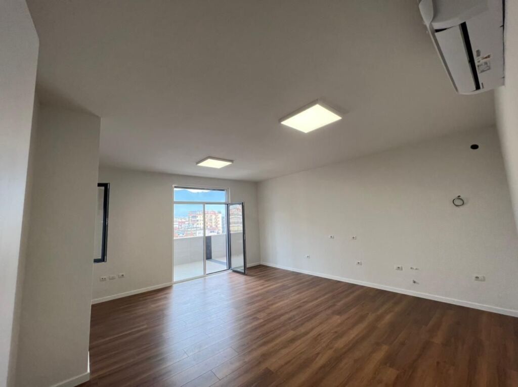 🏢 Jepet Ambient Zyre me Qira – Përballë Toptani Center