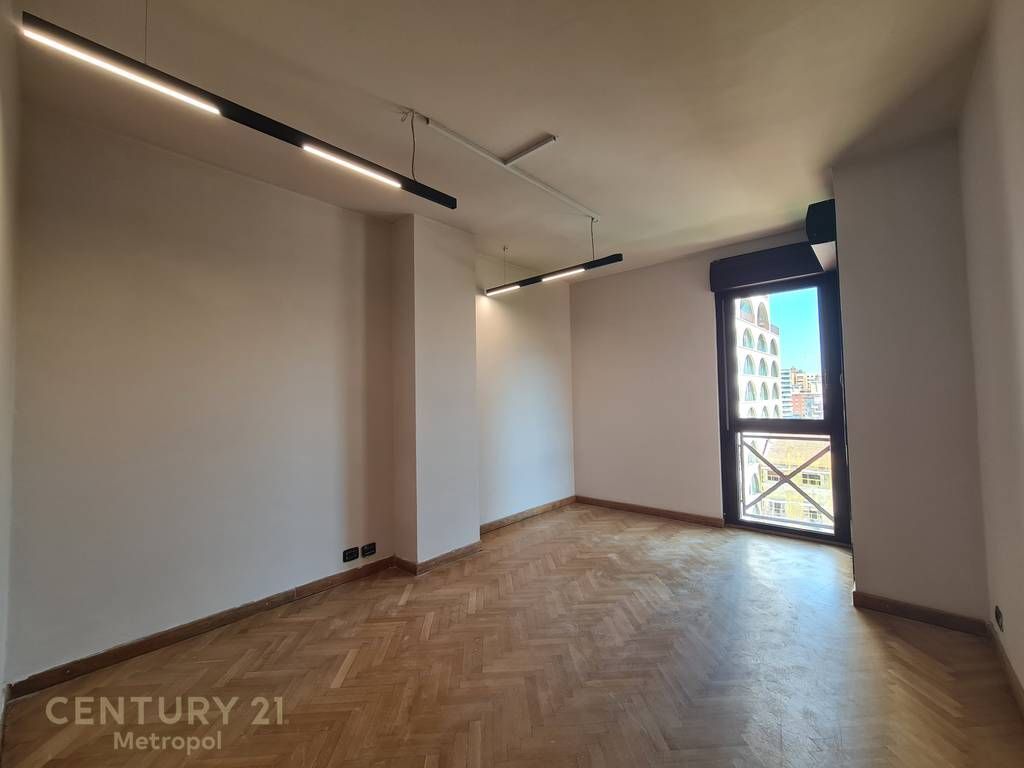 UFFICI IN AFFITTO 130 m NEL CENTRO DI TIRANA!