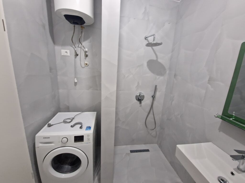 JEPET PER QIRA APARTAMENT 2+1 ME POST PARKIMI, TE KOMPLEKSI MANGALEM