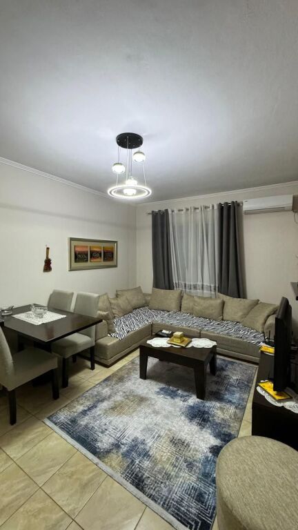 Shitet Apartament 2+1