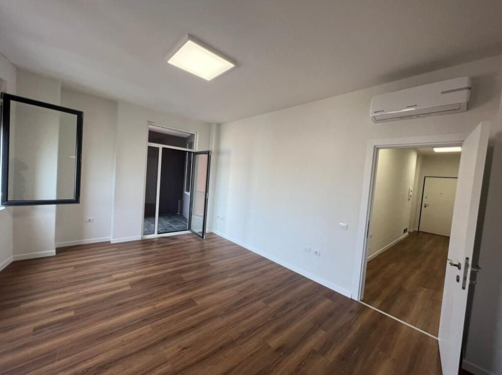 🏢 Jepet Ambient Zyre me Qira – Përballë Toptani Center