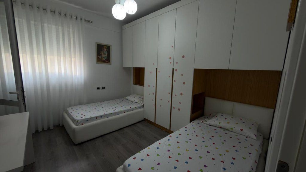 Appartamento 2+1 In Affitto nel Comune di Parigi, Tirana - 950€
