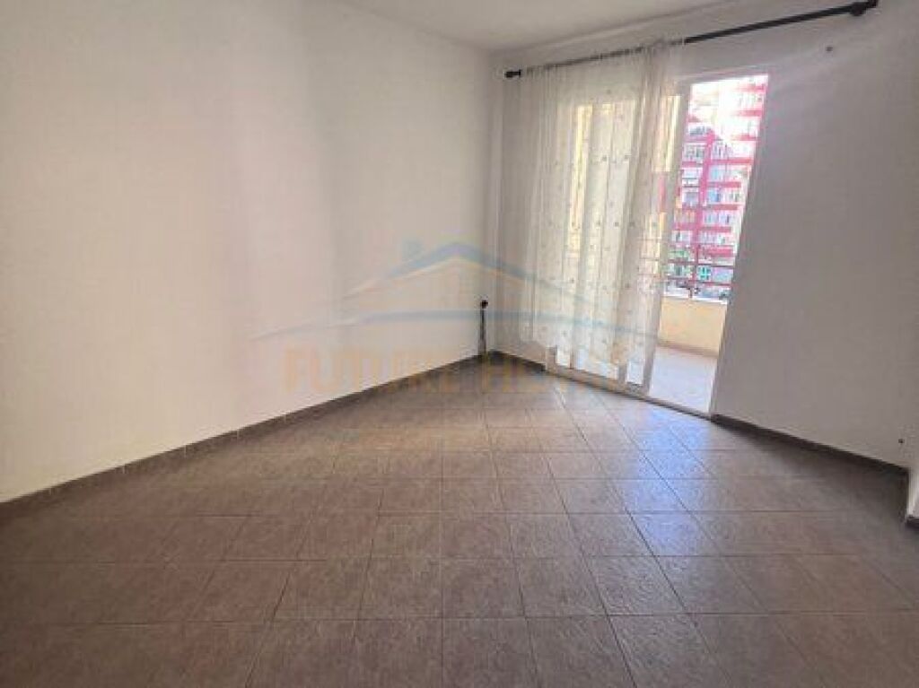Shitet, Apartament 2+1, Unaza Re