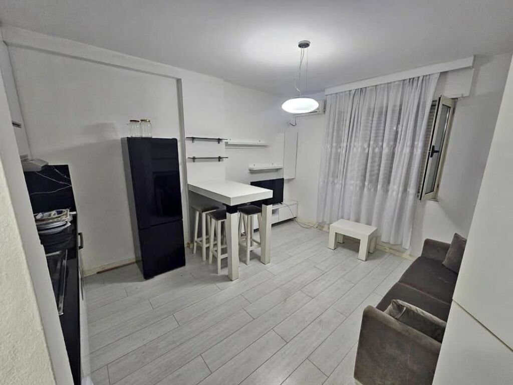 JEPET GARSONIERE ME QERA - KODRA E DIELLIT, TIRANE