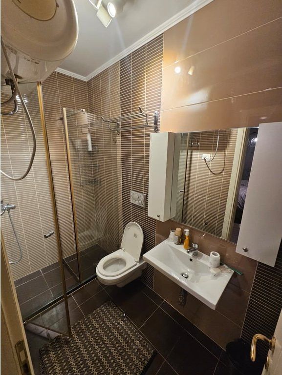 Lago di Tirana - Appartamento in affitto 3+1+2 + Posto auto vicino a Nobis!