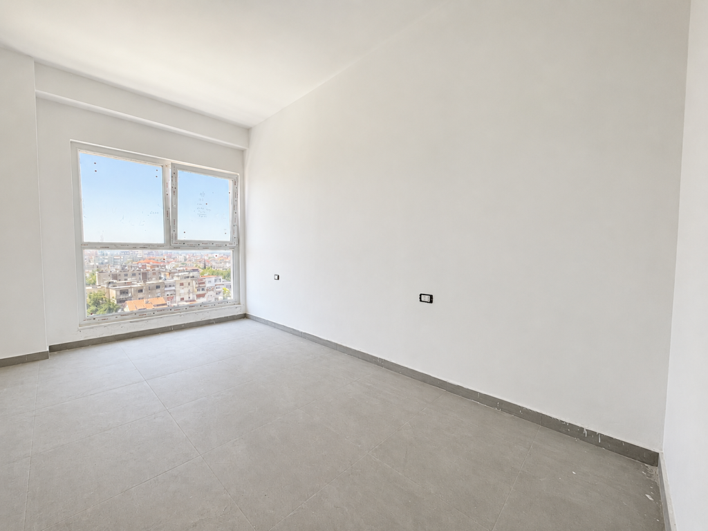 Shitet Apartament 2+1 ne katin e 7 tek Aura