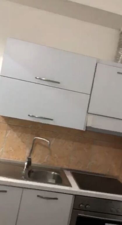 Jepet me Qera Garsoniere tek Rruga 5 Maji, pranë Concord Center, 250 MIJE LEKE