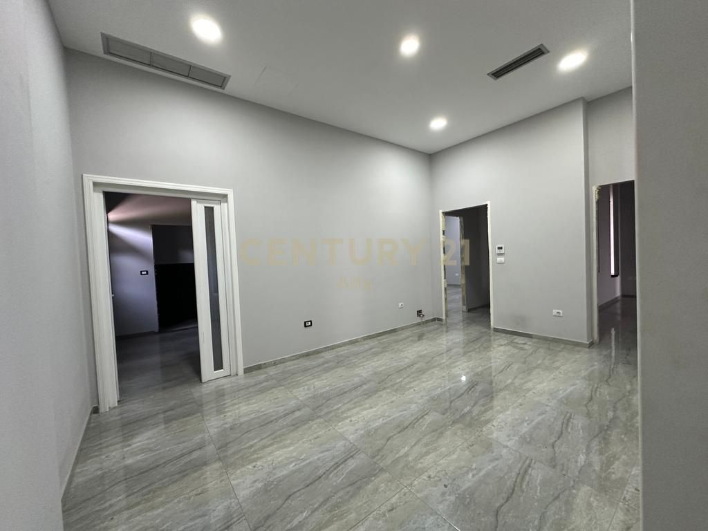 Locale commerciale in affitto su 3 piani a Kamëz – ideale per diverse attività !! ALFA143105