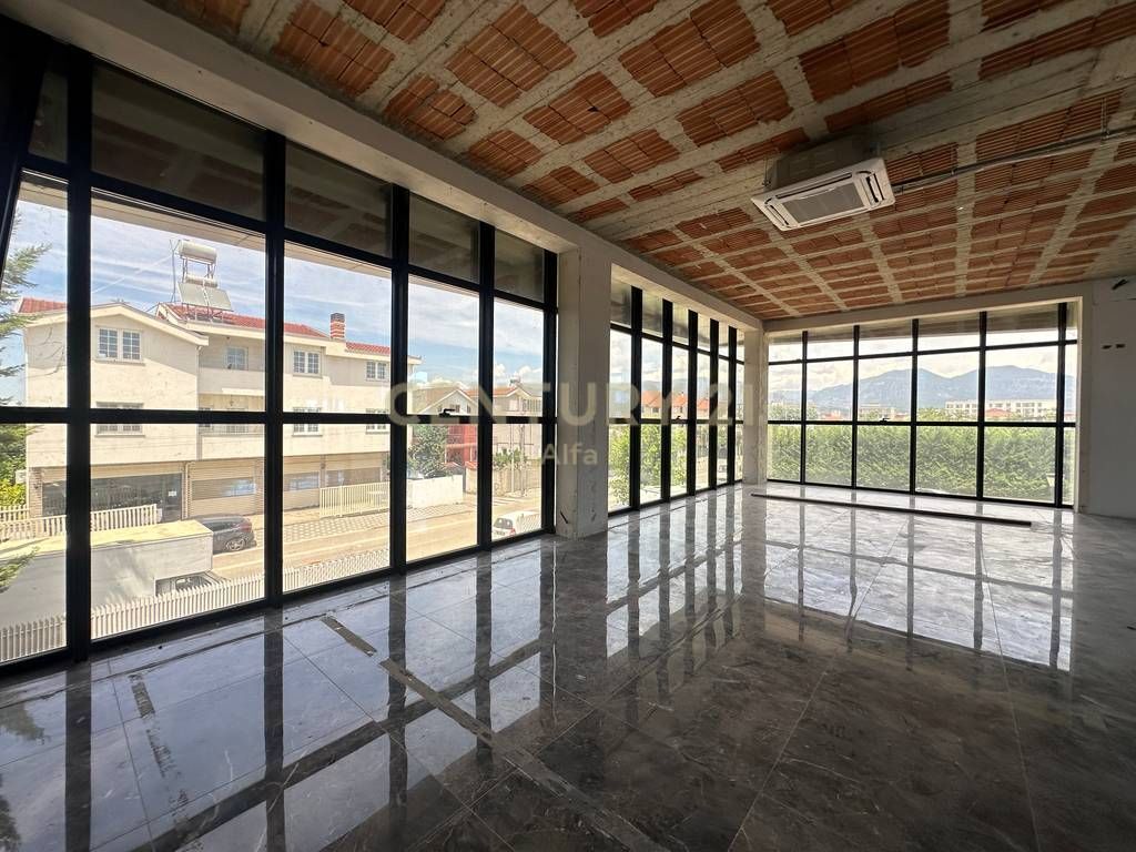 Locale commerciale in affitto su 3 piani a Kamëz – ideale per diverse attività !! ALFA143105