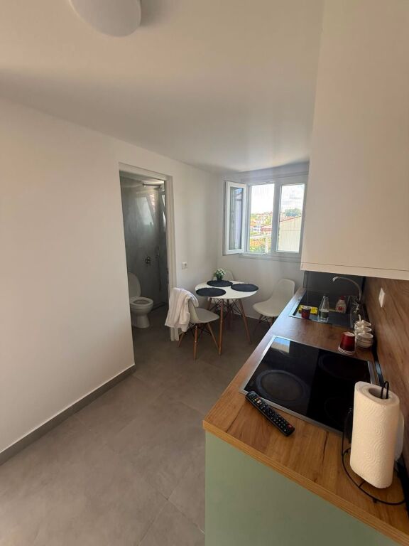 Qera | Apartament 1 + 1 | Qendra Shëndetësore Qytet Studenti | 490 €/muaj
