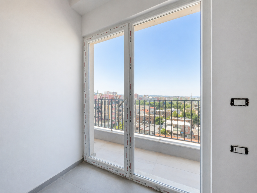 Shitet Apartament 2+1 ne katin e 7 tek Aura
