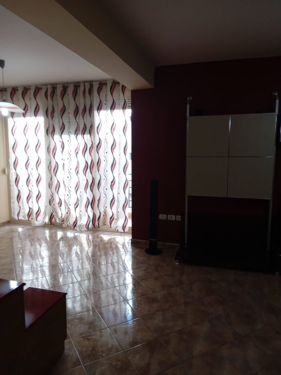 🏡APPARTAMENTO 2+1 IN AFFITTO A LUNGO TERMINE – RIVIERA, VLORA‼️