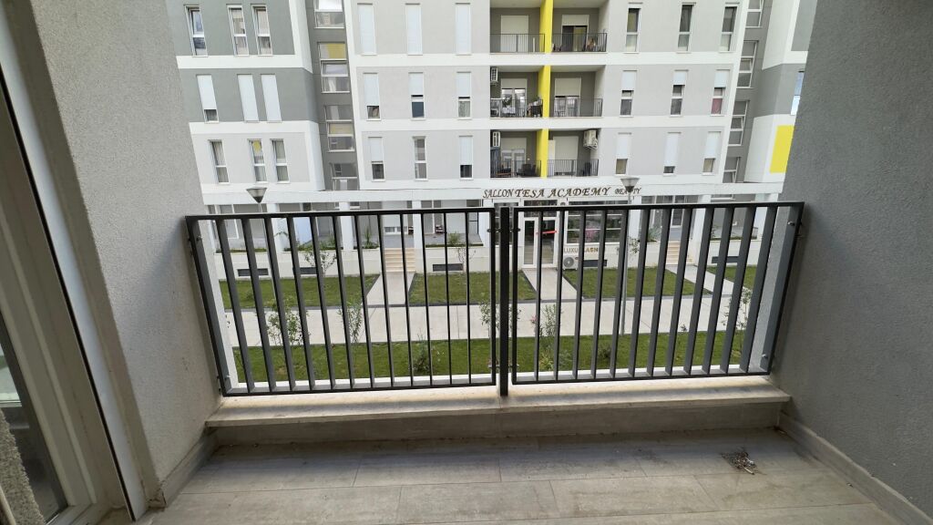 2+1+2 me qera me post parkimi  University