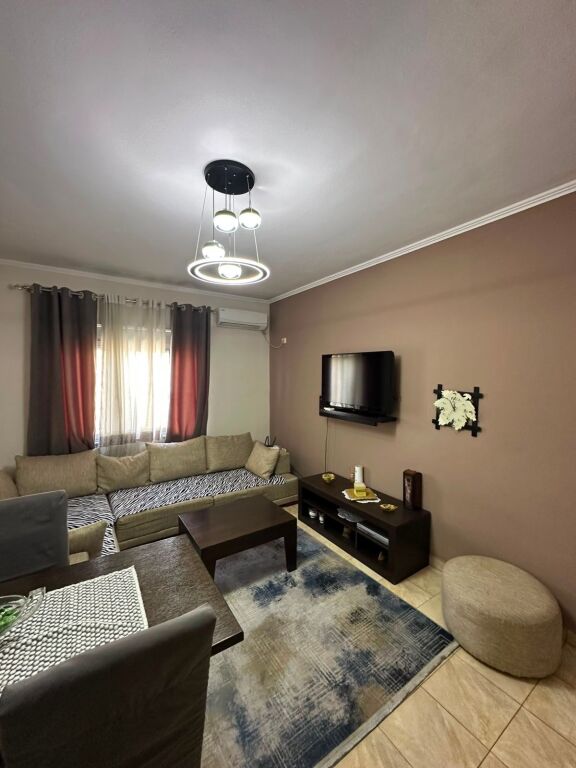 2+1, a 2 Palmat Astir, 142.000 lek trattabili