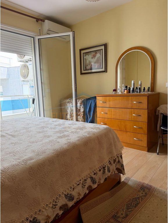 Shitet, Apartament 1+1, Kopshti Zoologjik, Tiranë.