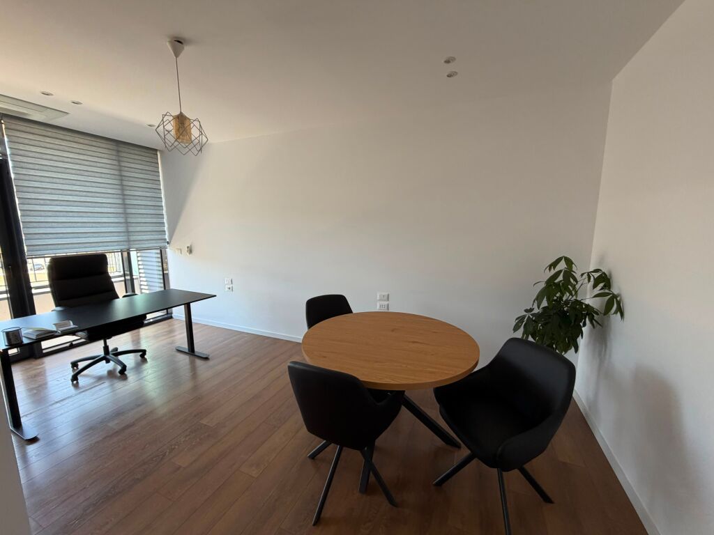 Jepet apartament  me qira  2+1 + post parking Tek Lake View