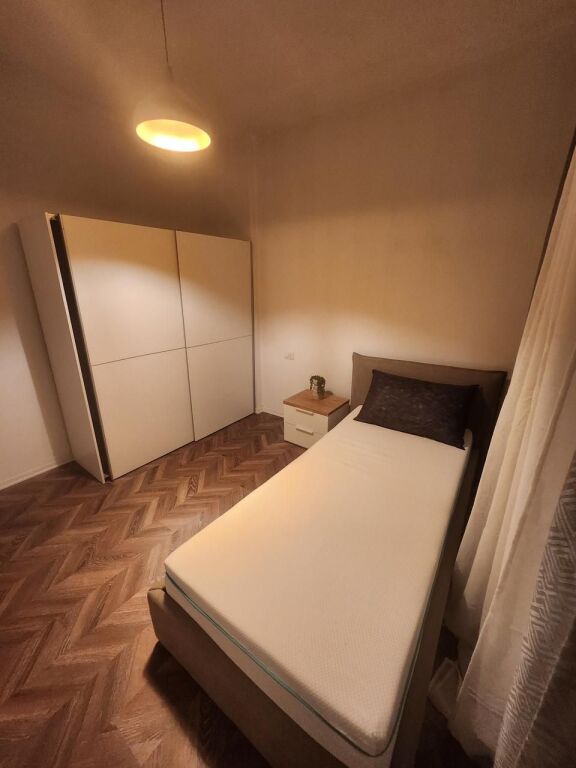 Apartament 2+1 per qera te bulevardi ri