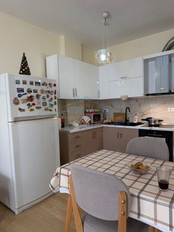 Shitet, Apartament 1+1, Kopshti Zoologjik, Tiranë.