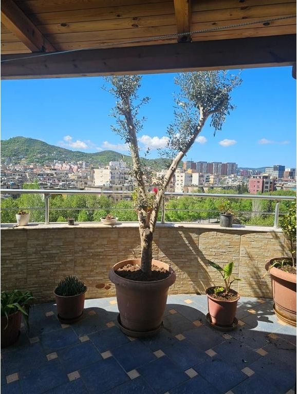 Shitet apartament 4+1 pranë Delijorgji Complex, buzë Bulevardi Bajram Curri.