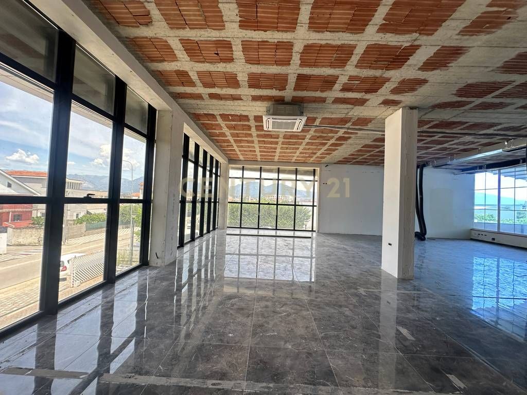 Locale commerciale in affitto su 3 piani a Kamëz – ideale per diverse attività !! ALFA143105