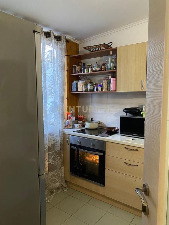 Shitet apartament 4+1 pranë Delijorgji Complex, buzë Bulevardi Bajram Curri.